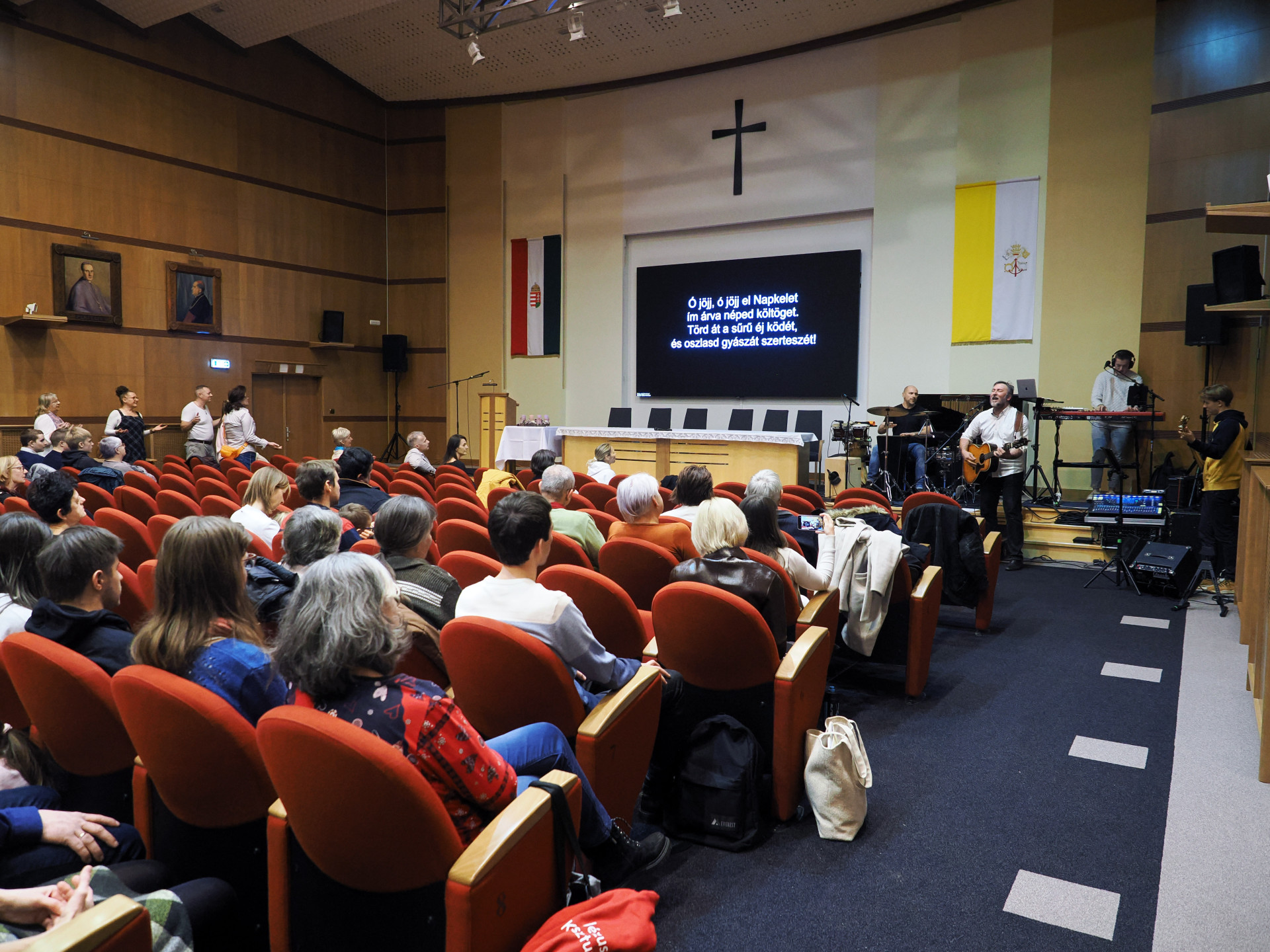 Lélekemelő adventi közösségi program a Veszprémi Érseki Főiskolán